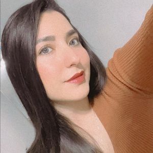 Meet your Posher, Alejandra